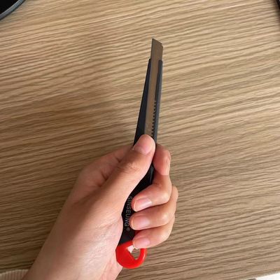 comprar Facas retráteis com lâminas de aço SK2 para filmes de automóveis e folhas de plástico Fabricação em linha