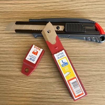 comprar Cortar com precisão e precisão 18mm Cutter Blades 0,5 mm espessura 18mm largura Fabricação em linha
