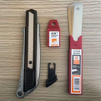 Lâminas Utilitárias para Drywall SK2 Versáteis de 18mm com Acabamento Prateado e Espessura de 0,5 mm