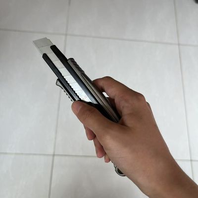 Mão Negra Cauda Vermelha 18mm Drywall Utility Knife Alumínio SK2 Lâmina Para Versátil