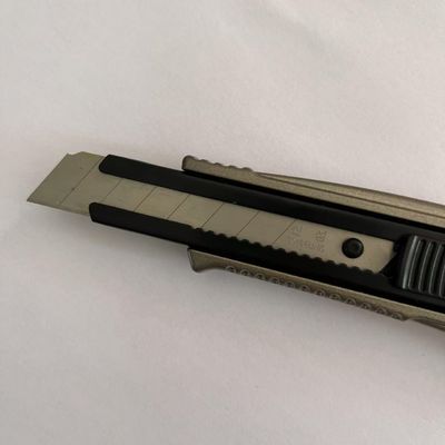 Faca de 18 mm com lâmina de alumínio SK2