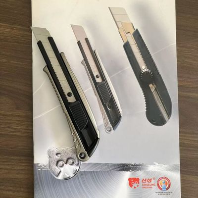 Mão preta Compatível com cauda vermelha 18 mm Faca utilitária de parede seca para lâminas padrão